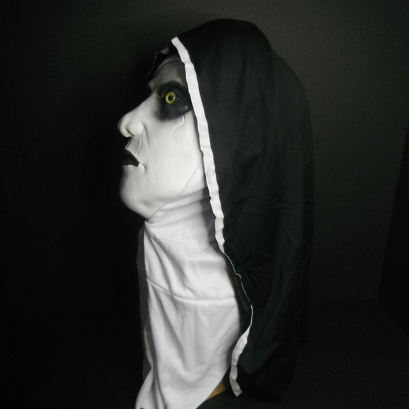 The Nun Latex Mask And Nun Groundbreaker/Hanging Decoration - Picture 5 of 16
